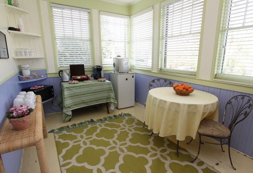 호텔 Kelley & Young Wine Garden Inn