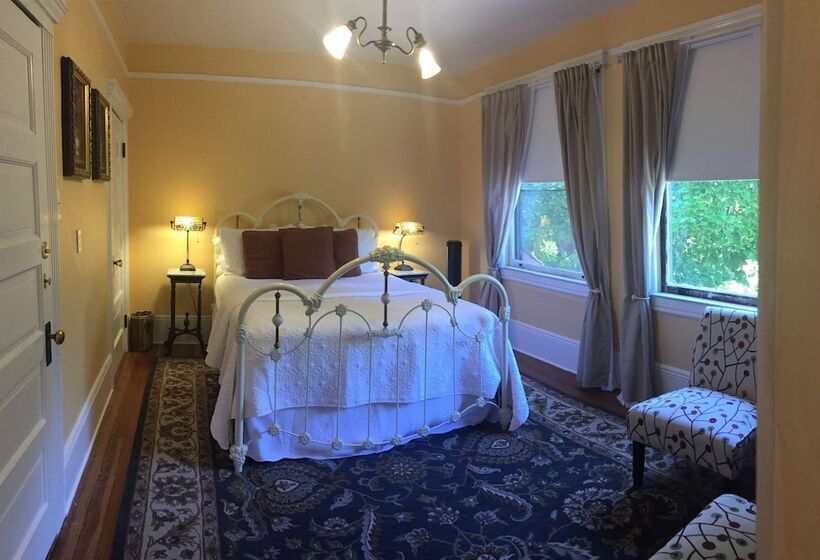 호텔 Kelley & Young Wine Garden Inn