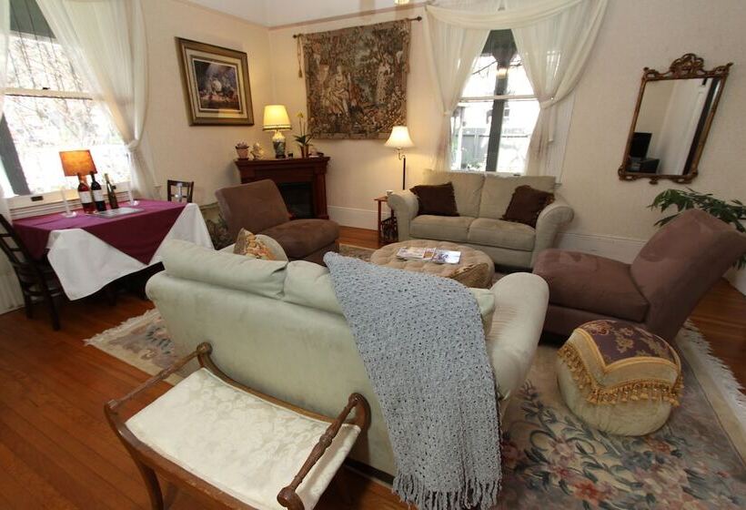 호텔 Kelley & Young Wine Garden Inn