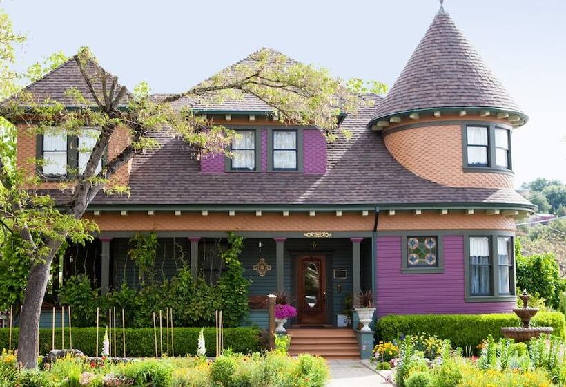 호텔 Kelley & Young Wine Garden Inn