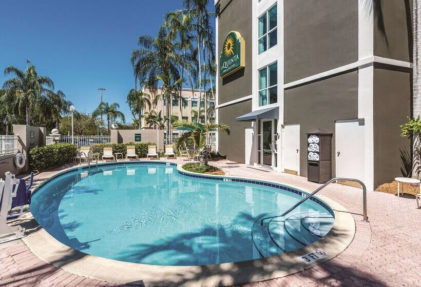 Отель La Quinta By Wyndham Plantation At Sw 6th St