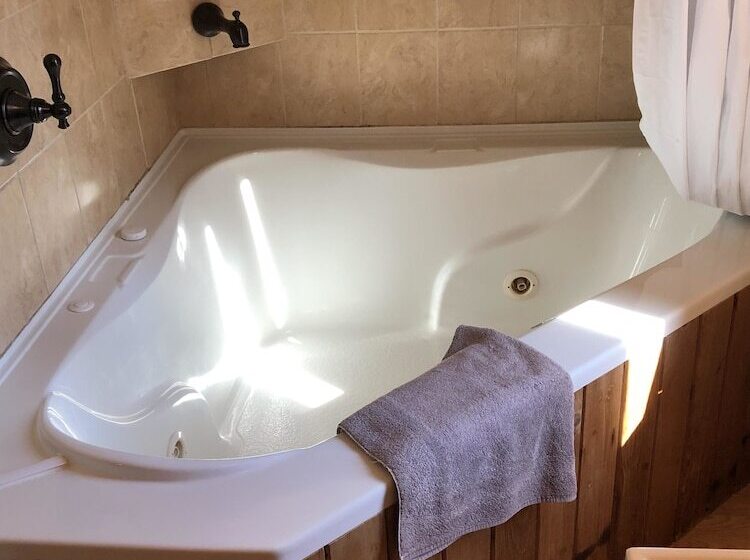هتل Red Elephant Inn Bed And Breakfast