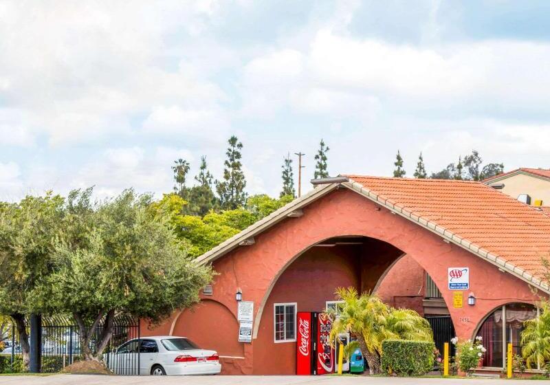 בית מלון כפרי Rodeway Inn Lemon Grove San Diego East