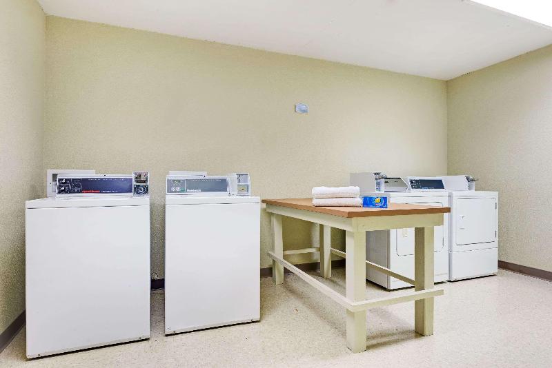 ホテル Spark By Hilton Wichita East