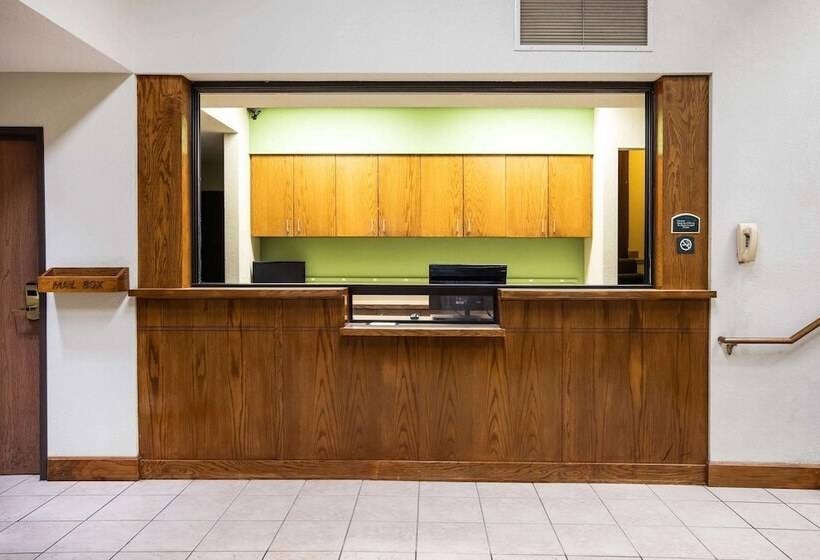 ホテル Spark By Hilton Wichita East