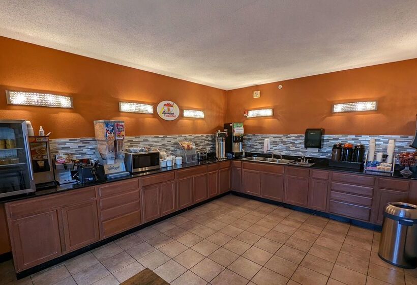 בית מלון כפרי Super 8 By Wyndham Wichita North