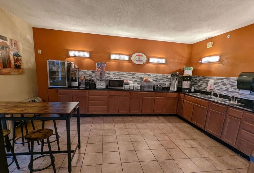 בית מלון כפרי Super 8 By Wyndham Wichita North