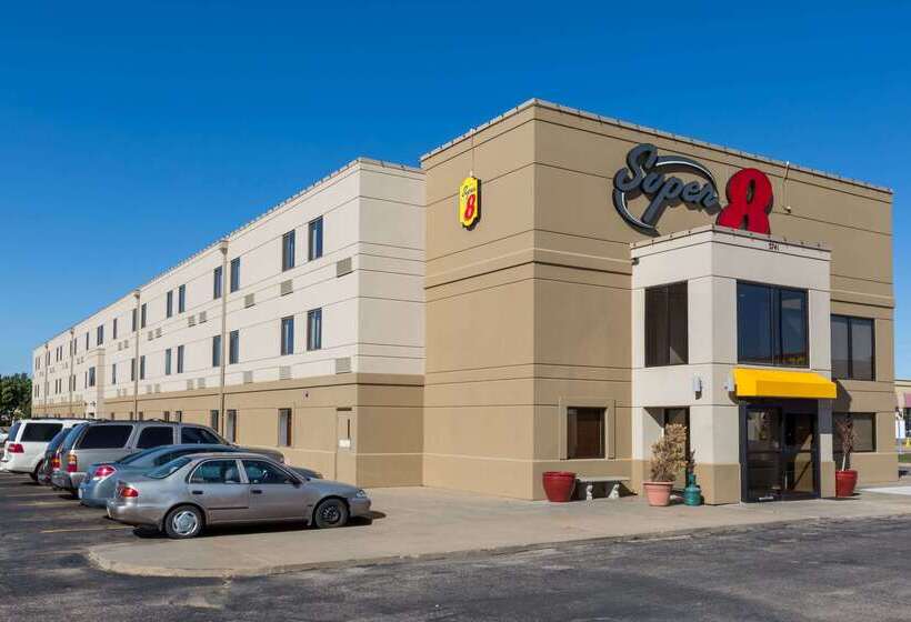 Отель Super 8 By Wyndham Wichita North