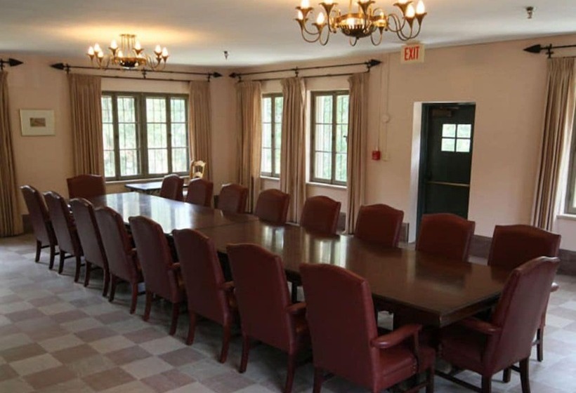 Отель The Lodge At Wakulla Springs