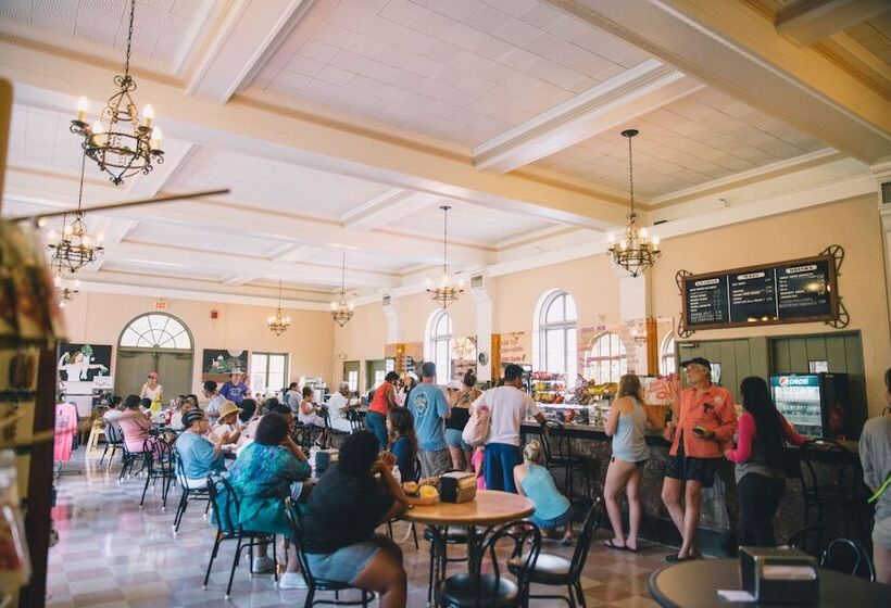 Отель The Lodge At Wakulla Springs