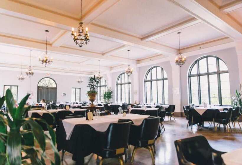 Отель The Lodge At Wakulla Springs