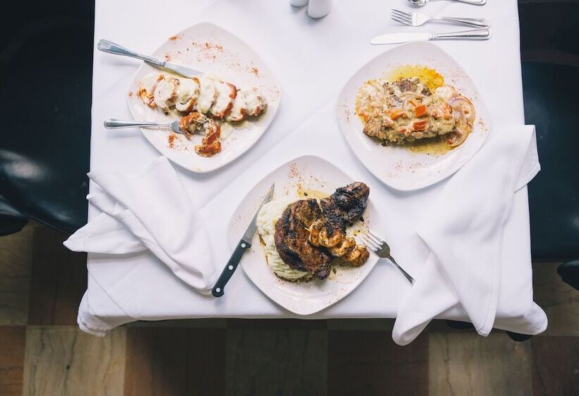 Отель The Lodge At Wakulla Springs