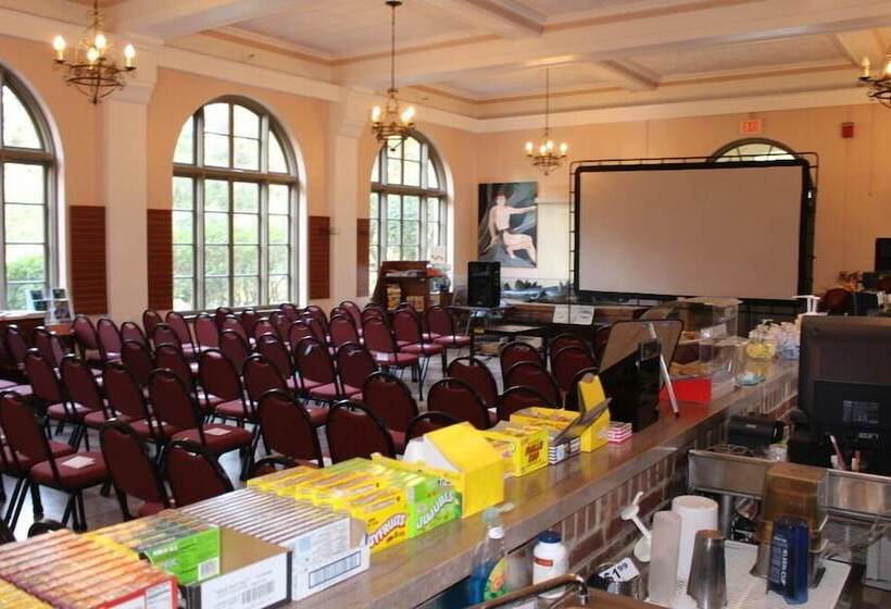 Отель The Lodge At Wakulla Springs