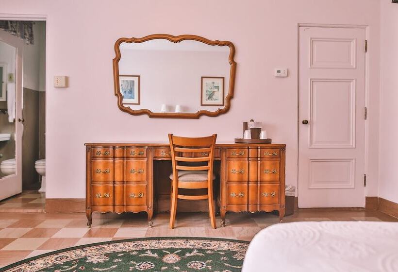 Отель The Lodge At Wakulla Springs