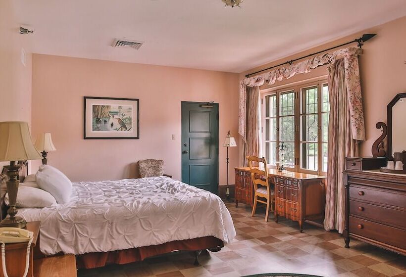 Отель The Lodge At Wakulla Springs