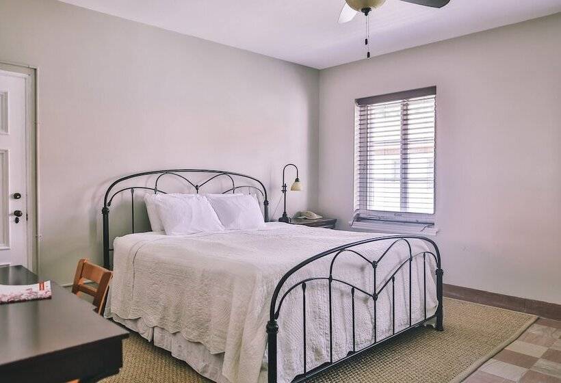 Отель The Lodge At Wakulla Springs