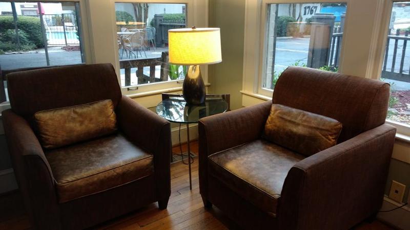 호텔 The University Inn At Emory