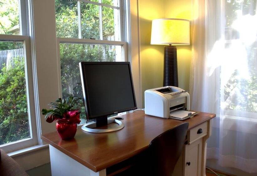 호텔 The University Inn At Emory