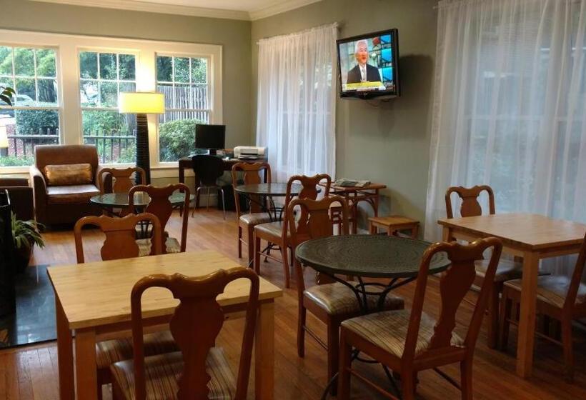 호텔 The University Inn At Emory