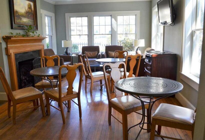 هتل The University Inn At Emory