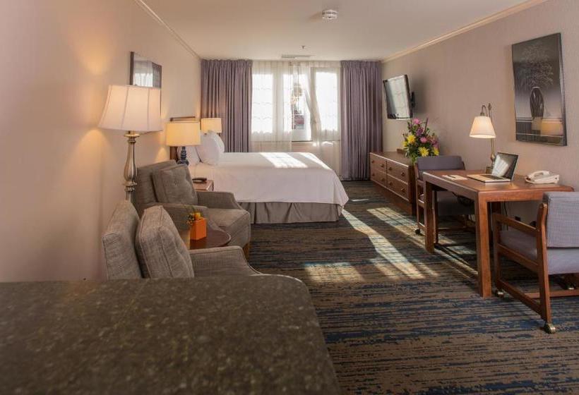 هتل The Voyager Inn