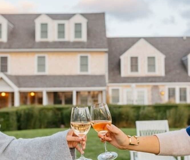 בית מלון כפרי The Wauwinet