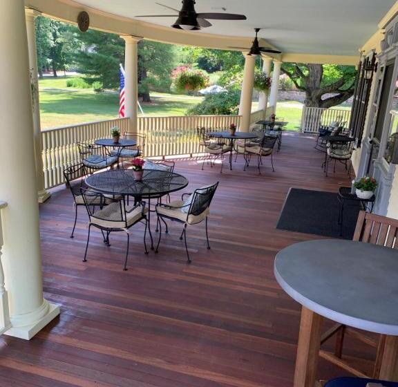 בית מלון כפרי The West Lane Inn