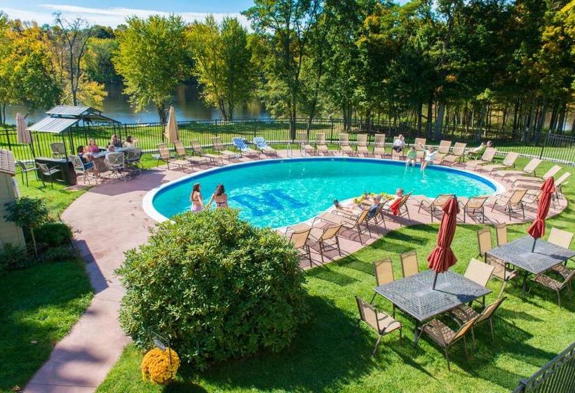 Отель University Inn Academic Suites