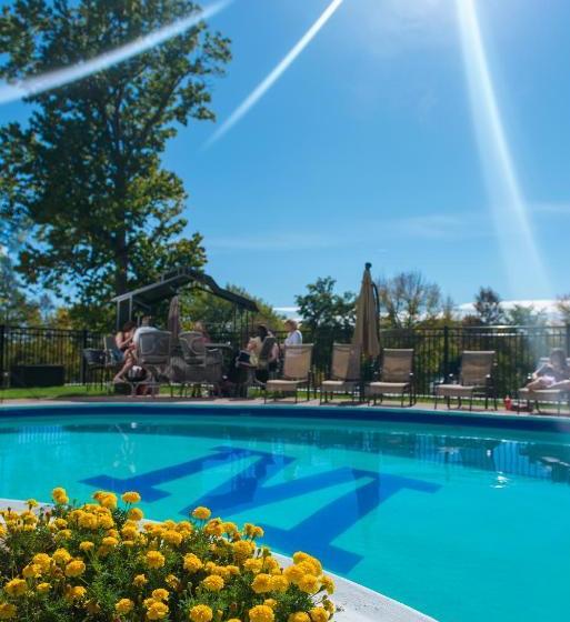 Отель University Inn Academic Suites