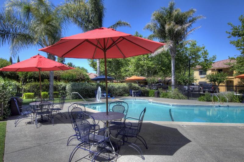 בית מלון כפרי University Park Inn & Suites