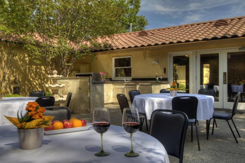 בית מלון כפרי University Park Inn & Suites