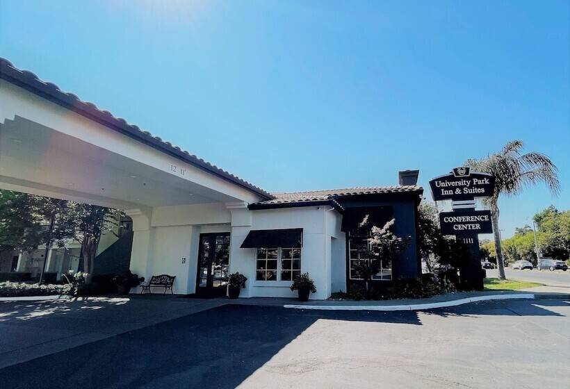 בית מלון כפרי University Park Inn & Suites