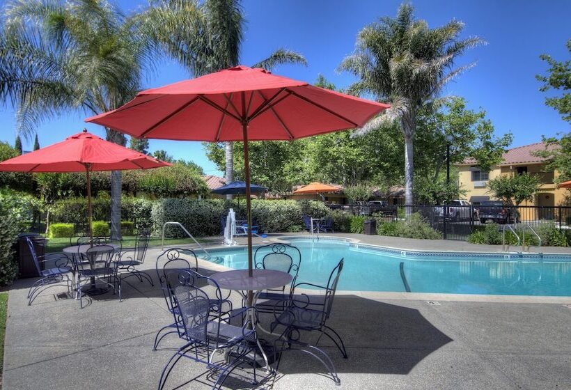 בית מלון כפרי University Park Inn & Suites