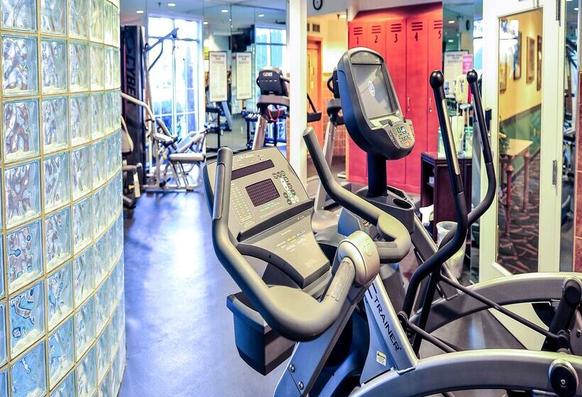 هتل Hilton Vacation Club Varsity Club South Bend, In