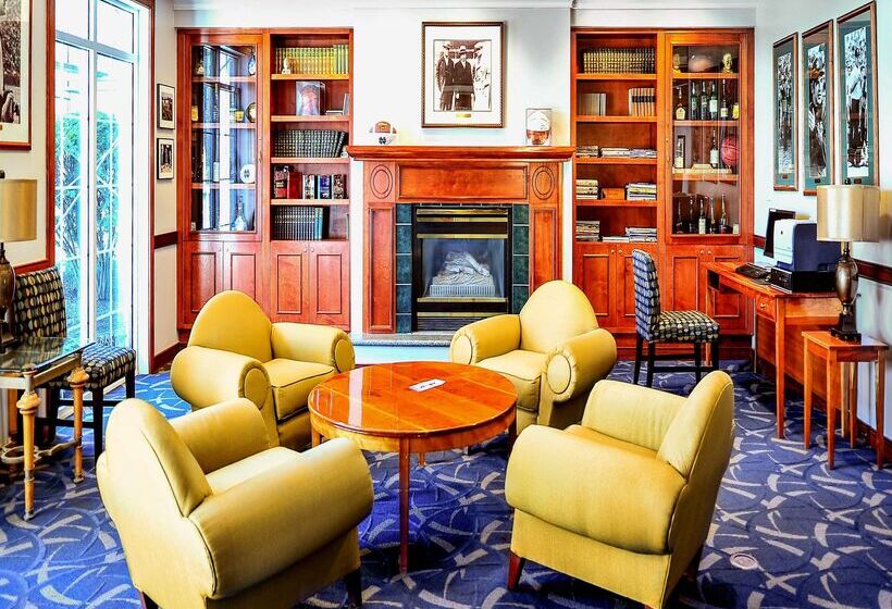 هتل Hilton Vacation Club Varsity Club South Bend, In