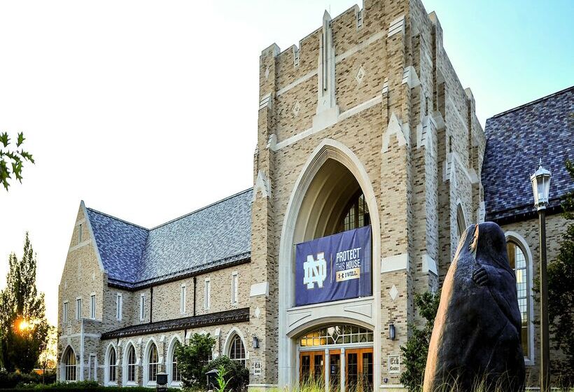 هتل Hilton Vacation Club Varsity Club South Bend, In