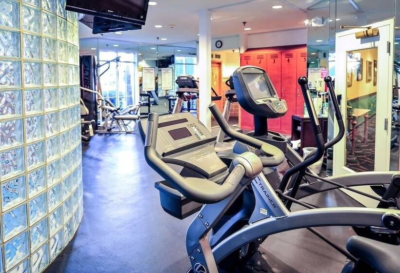 هتل Hilton Vacation Club Varsity Club South Bend, In