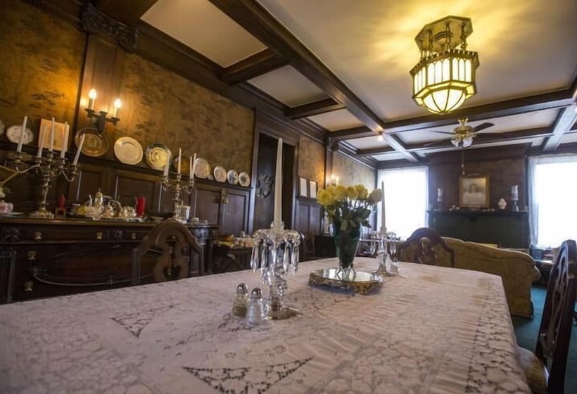 בית מלון כפרי Victorian Inn B&b