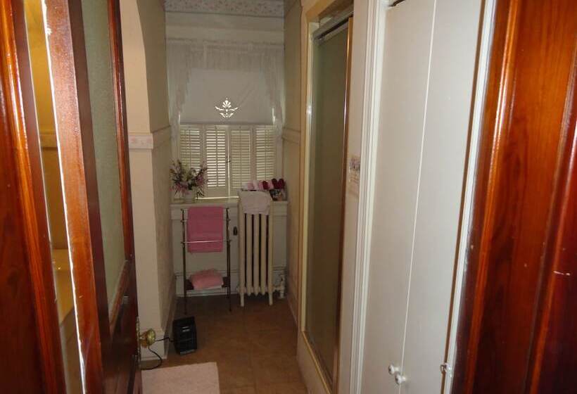 בית מלון כפרי Victorian Inn B&b