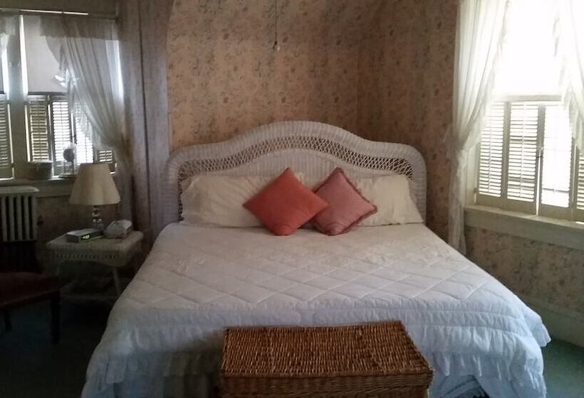 בית מלון כפרי Victorian Inn B&b