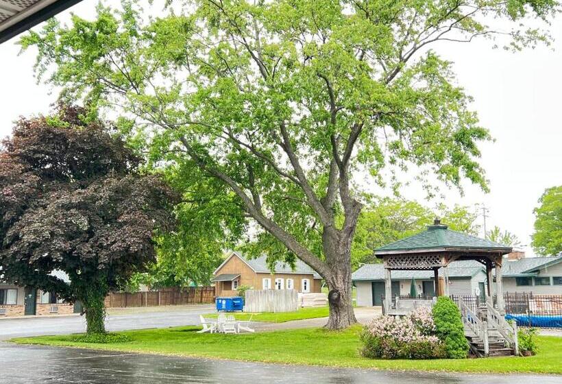 Отель Viking Arms Inn  Ludington