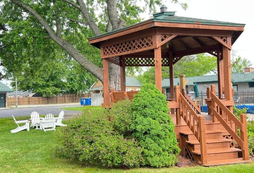 Отель Viking Arms Inn  Ludington