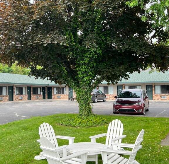 Отель Viking Arms Inn  Ludington