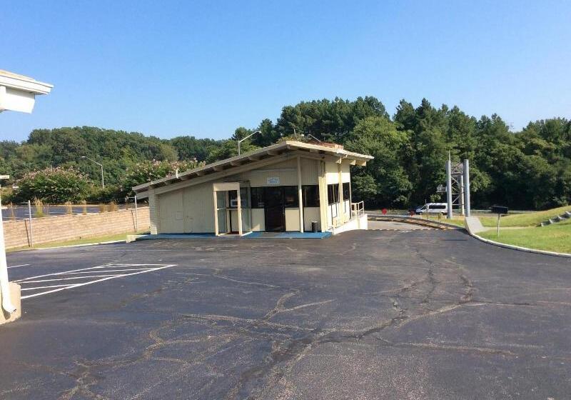 فندق Village Inn