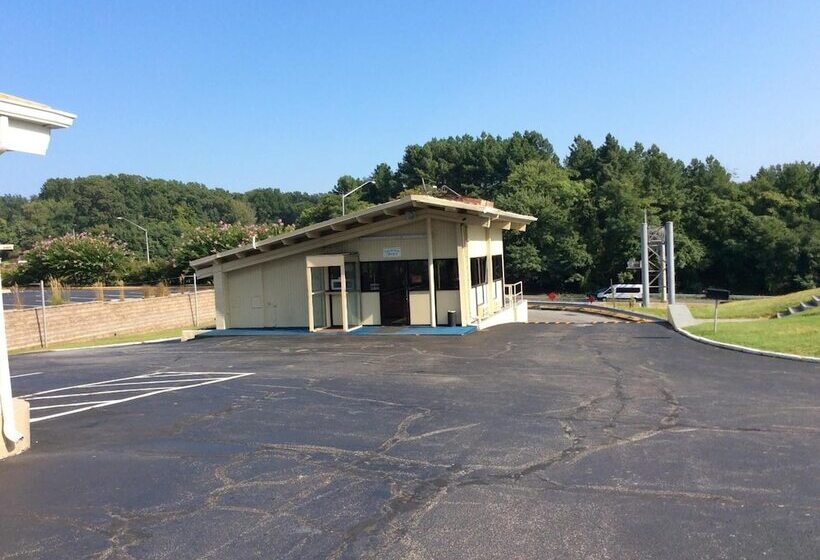 فندق Village Inn