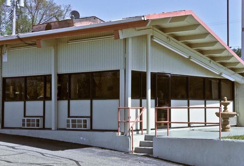 فندق Village Inn