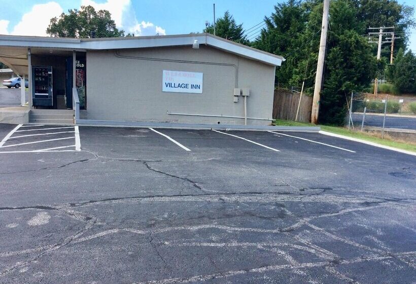 فندق Village Inn