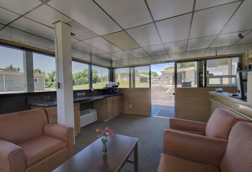 فندق Village Inn