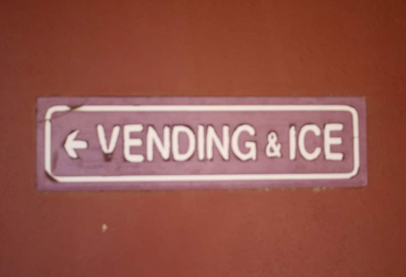 Отель Village Inn Cotulla