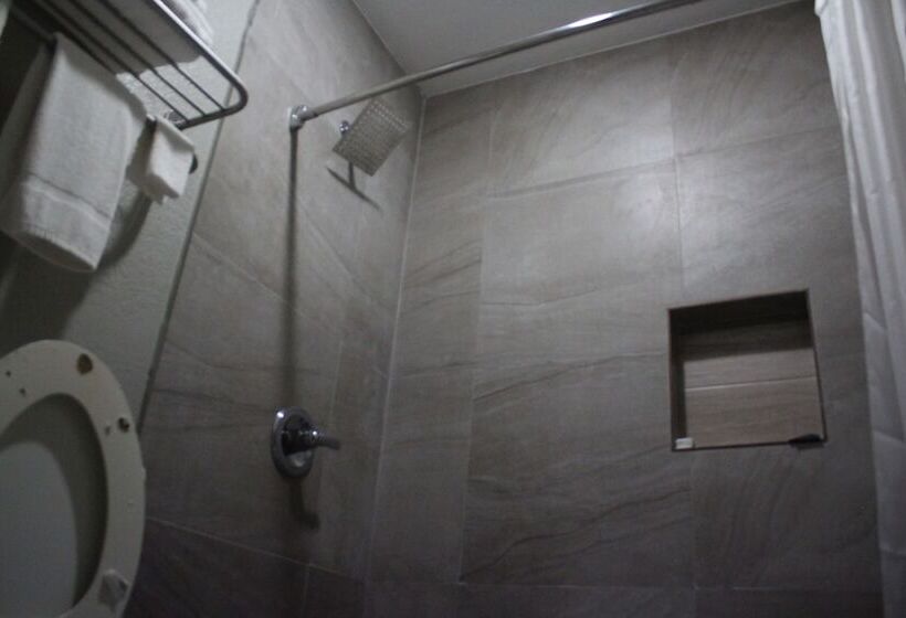 Отель Village Inn Cotulla